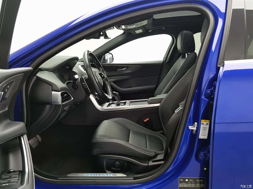 Land Rover XEL, 2020 10