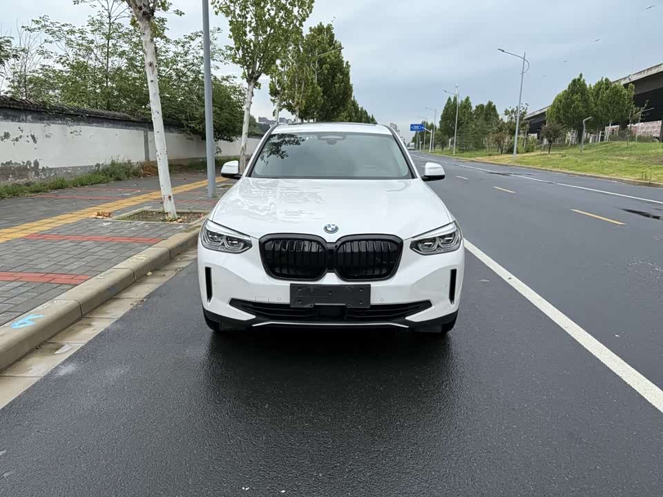 BMW iX3