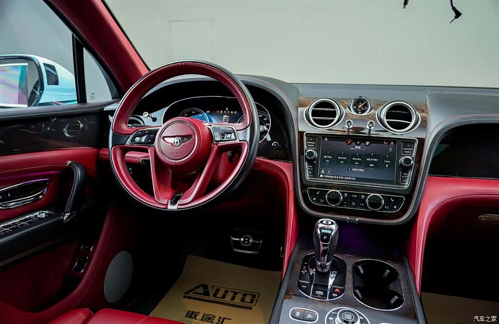 Bentley Bentayga, 2019 13