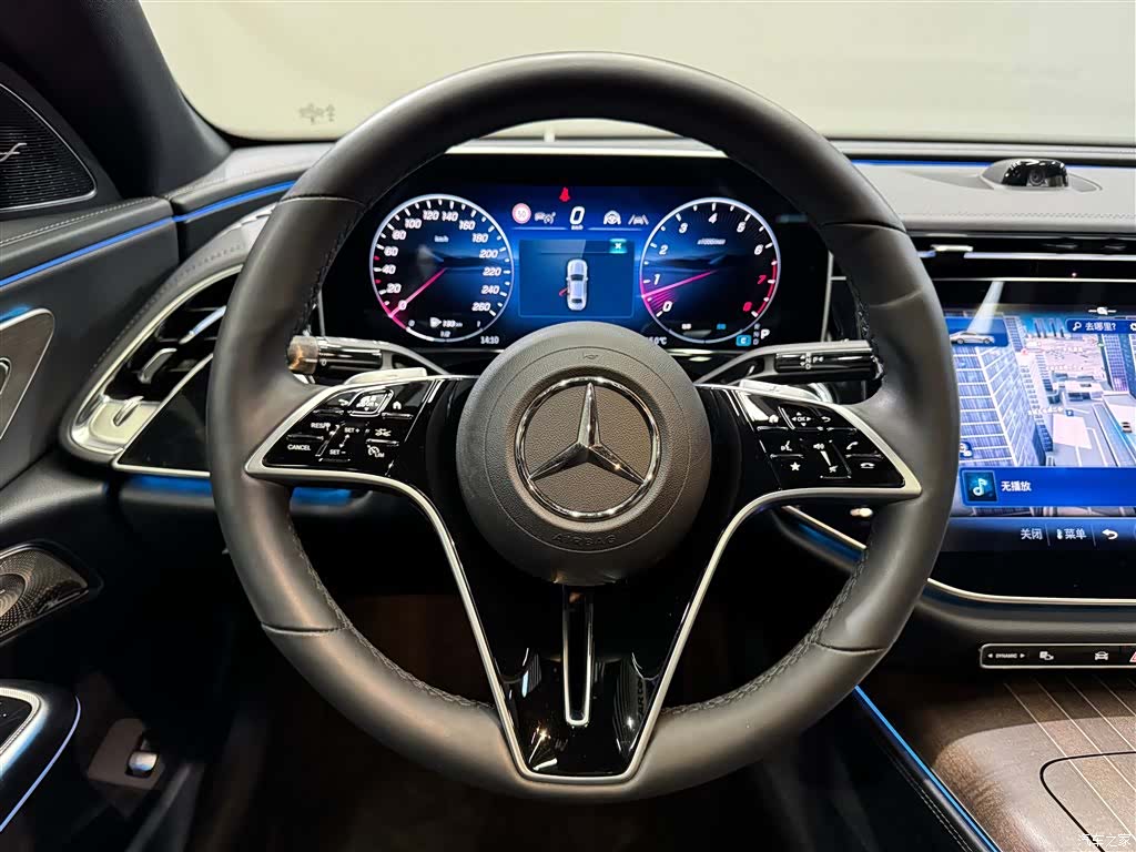 Mercedes-Benz E-Class, 2024 14