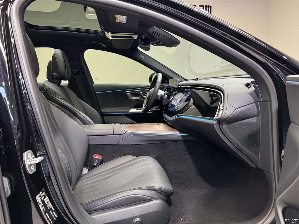 Mercedes-Benz E-Class, 2024 18