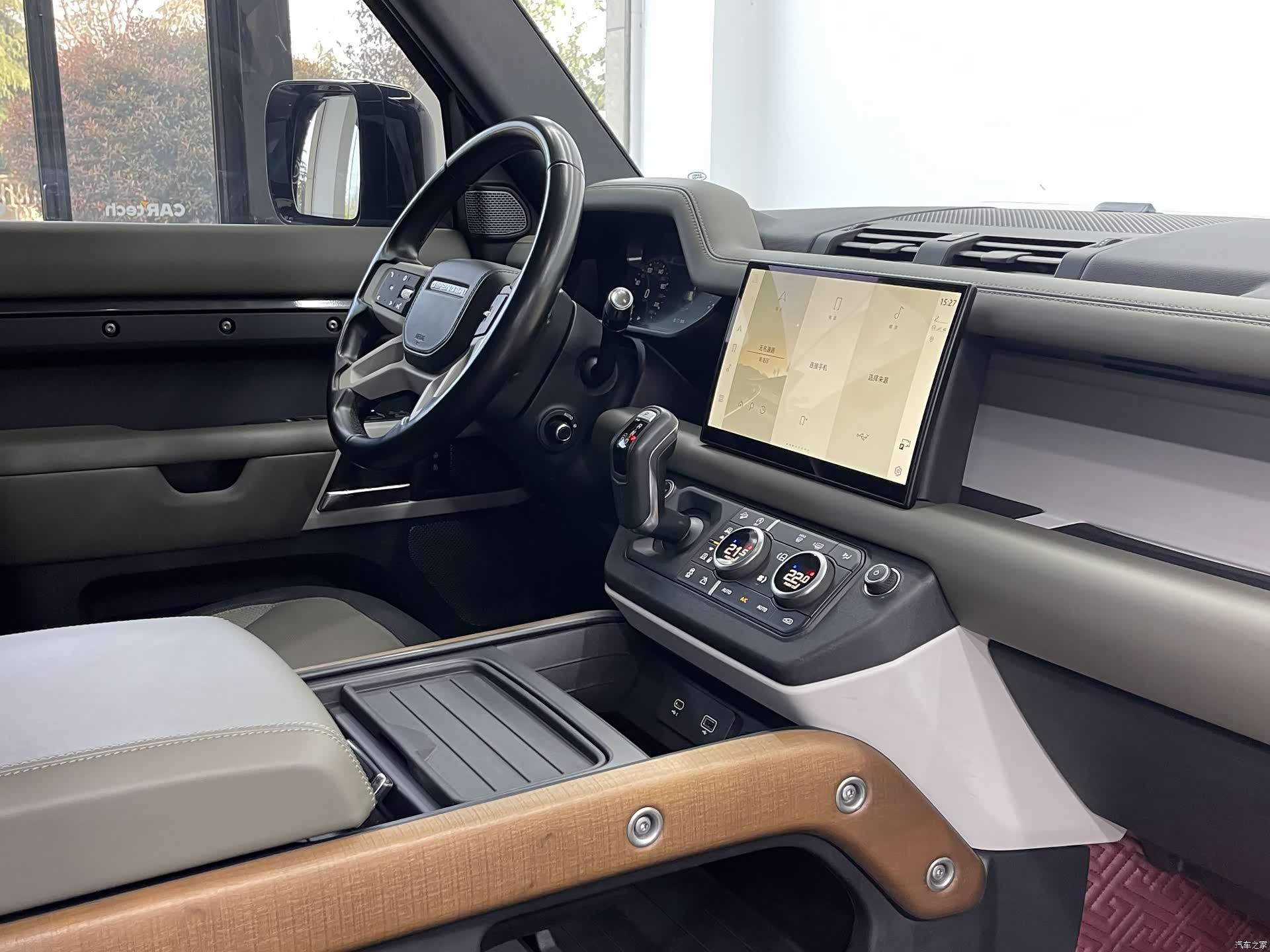 Land Rover Defender, 2021 9