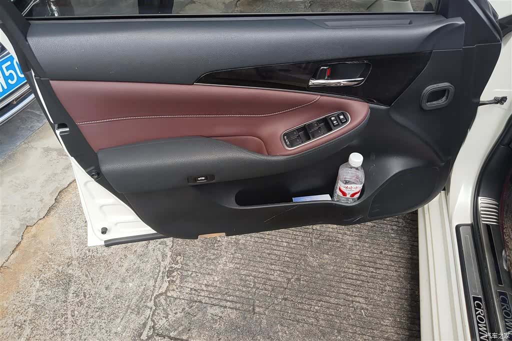 Toyota Crown, 2017 7