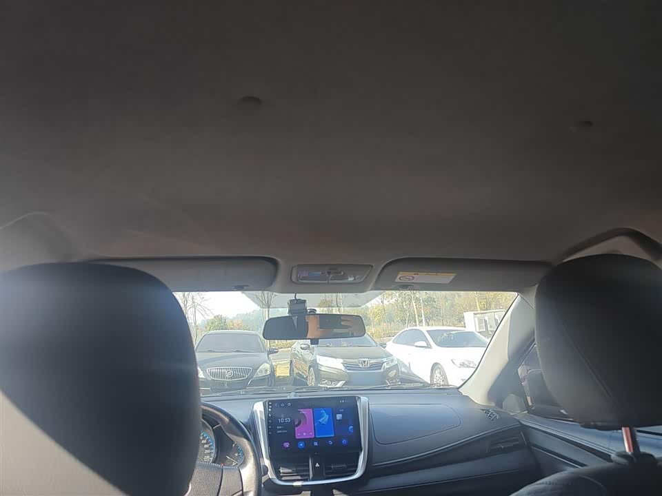 Toyota YARiS L to enjoy