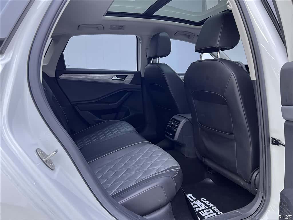 Volkswagen Sagitar, 2023 23