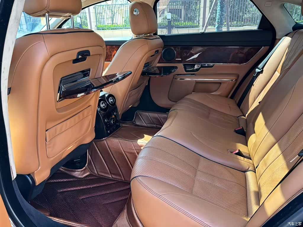 Jaguar XJ, 2010 все фото