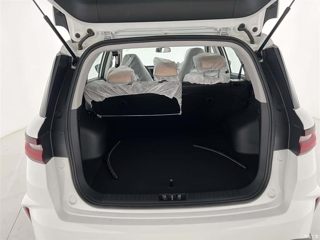 Geely Haoyue PRO, 2024 28
