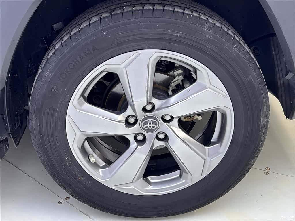 Toyota RAV4, 2022 11