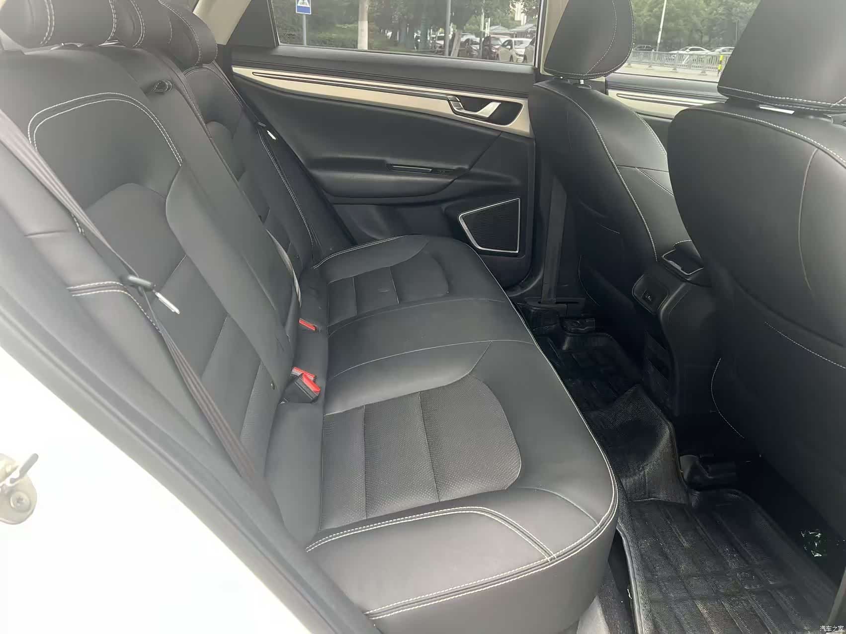 Geely Emgrand, 2017 10