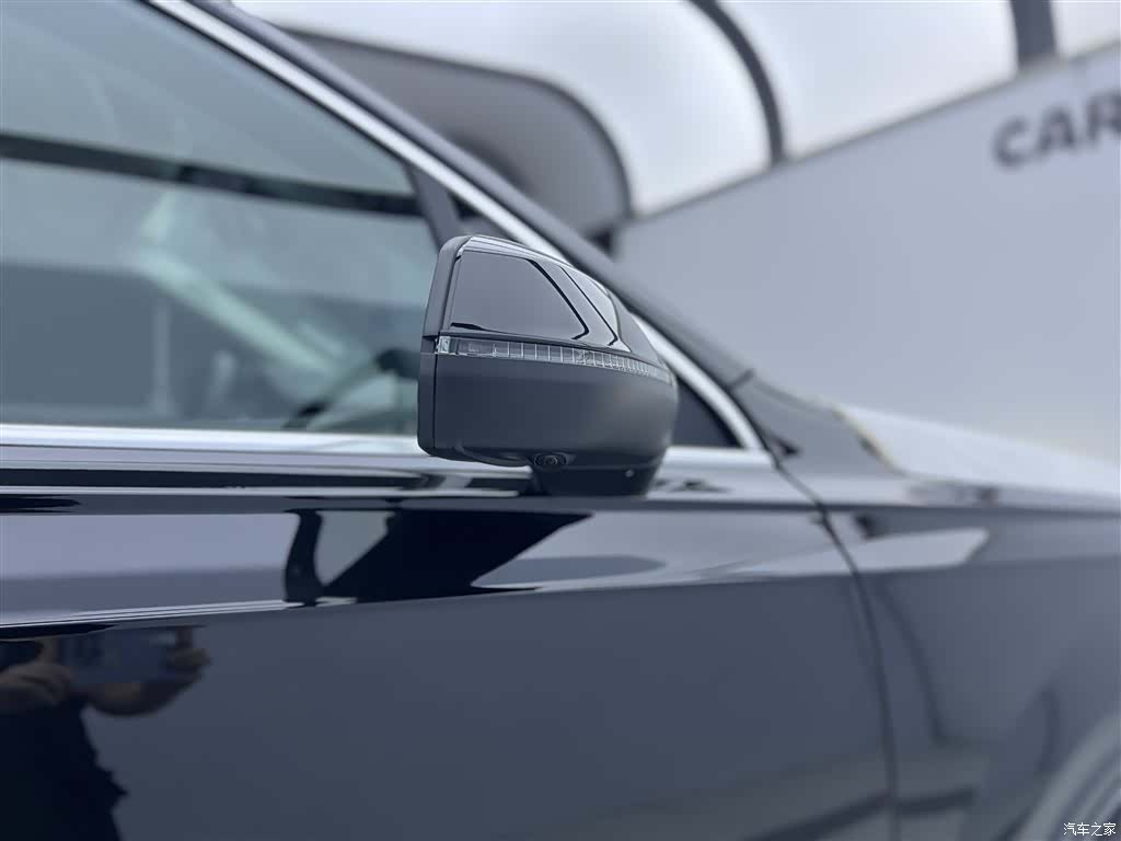 Audi Q7, 2025 3