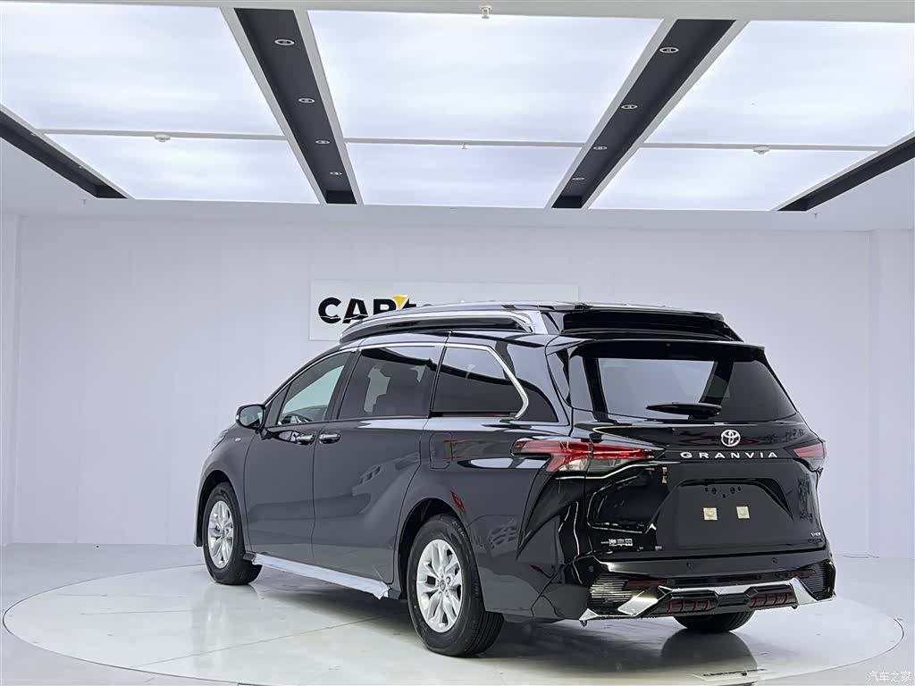 Toyota Granvia, 2024 7