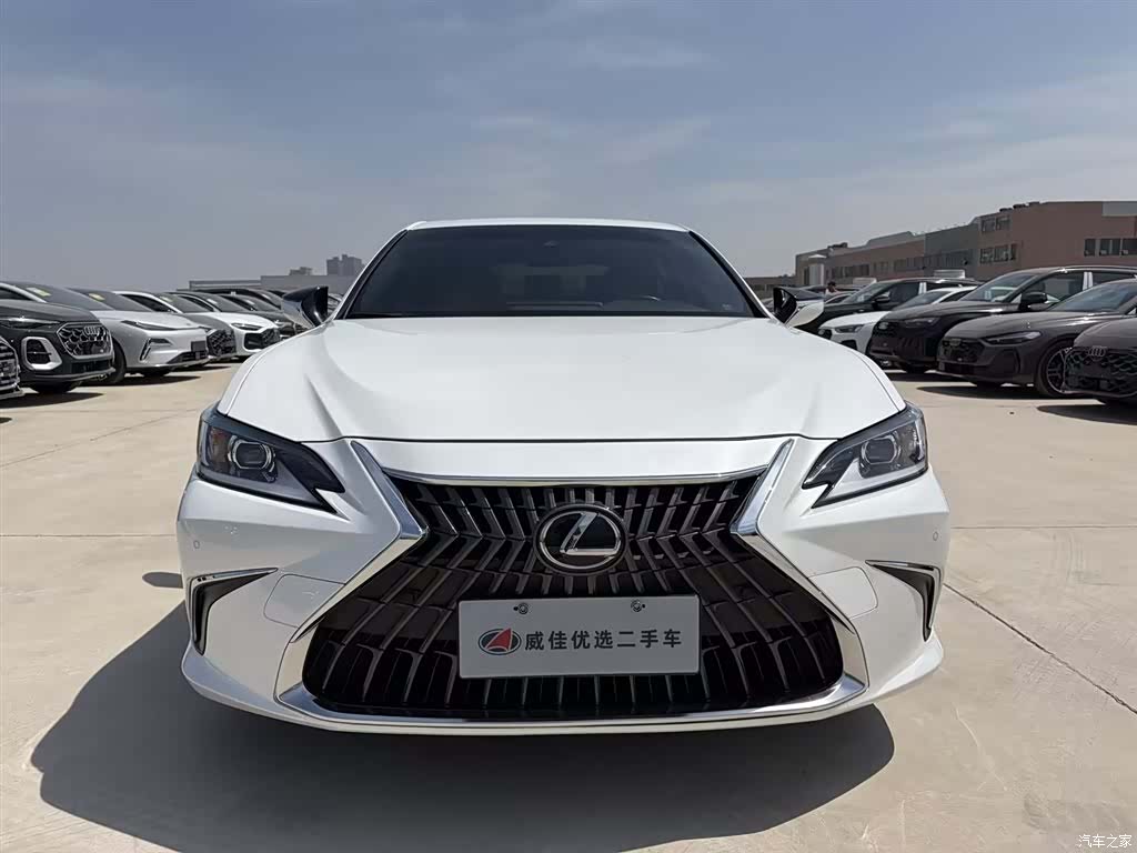 Lexus ES, 2023 2