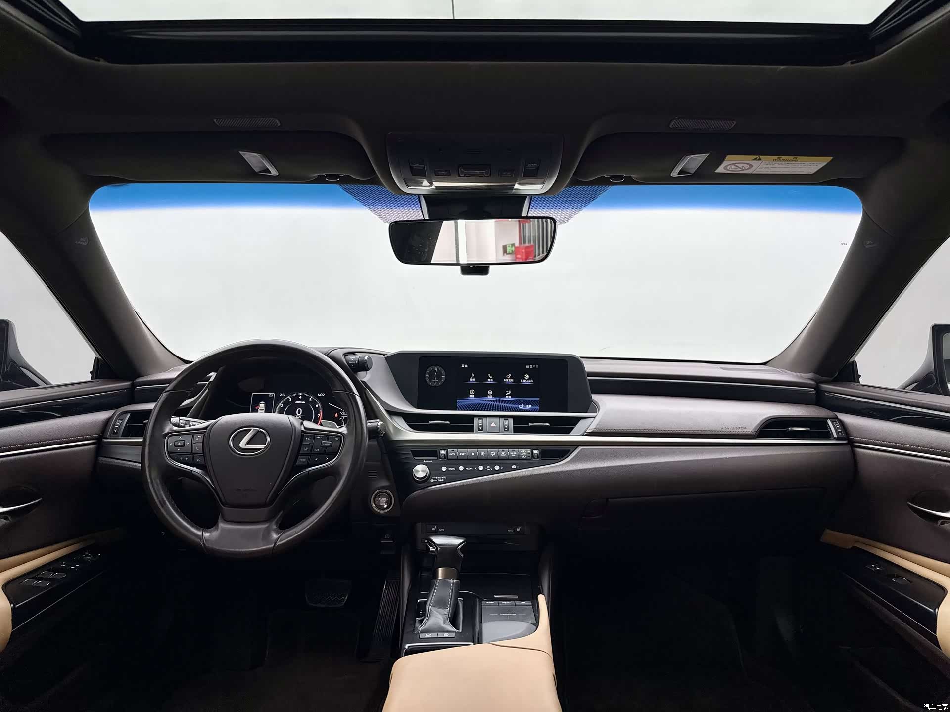 Lexus ES, 2021 все фото