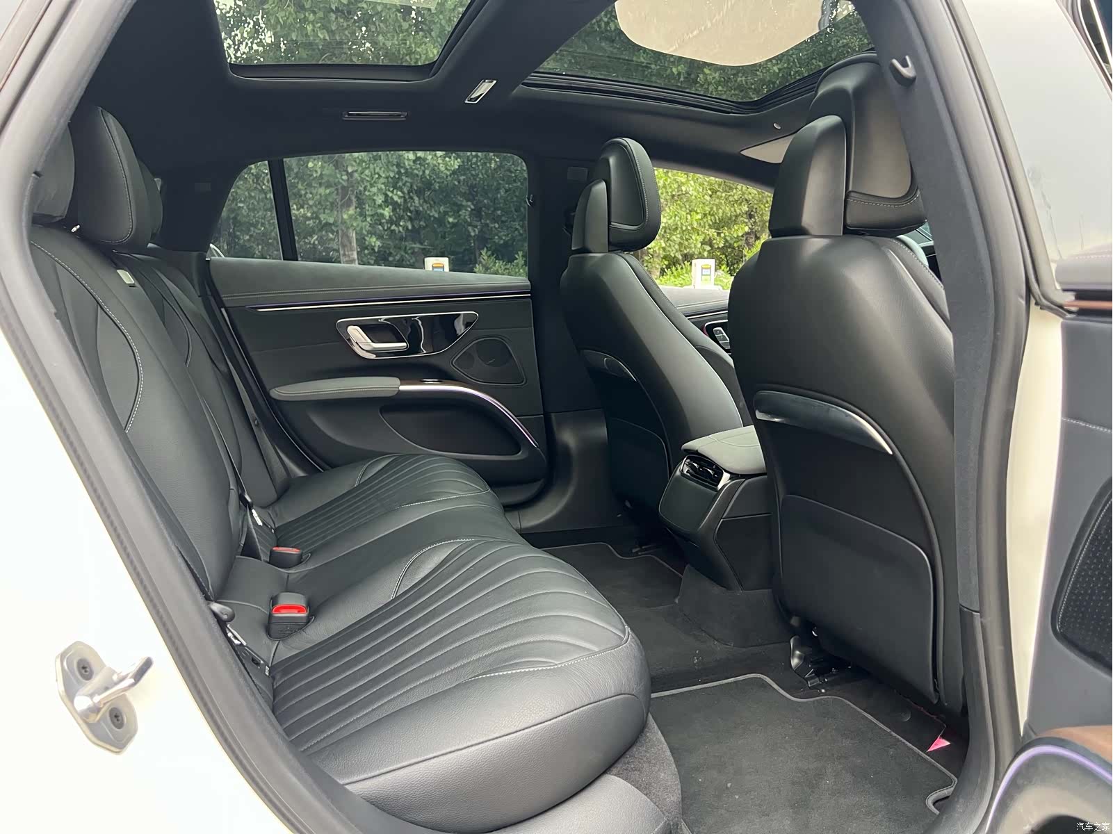 Mercedes-Benz EQS, 2023 15