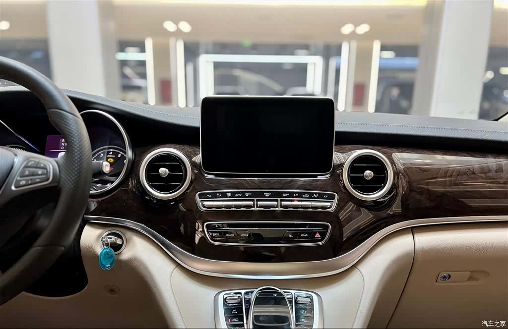 Mercedes-Benz V-Class, 2020 25