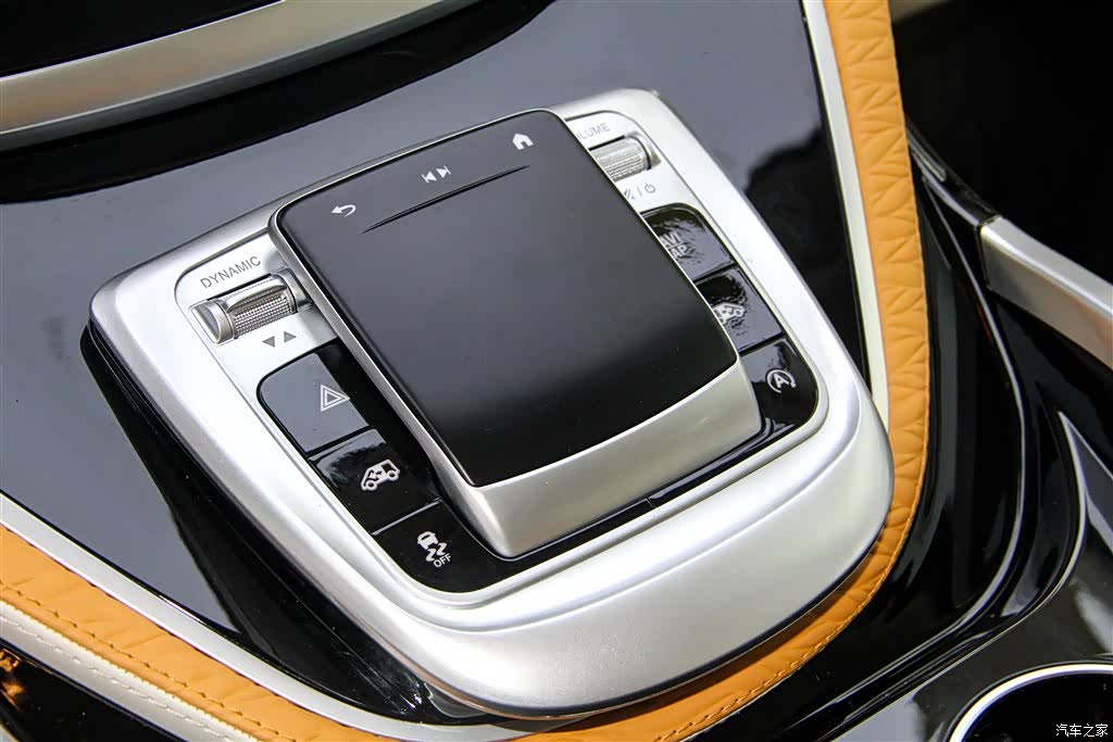 Mercedes-Benz 7, 2024 34