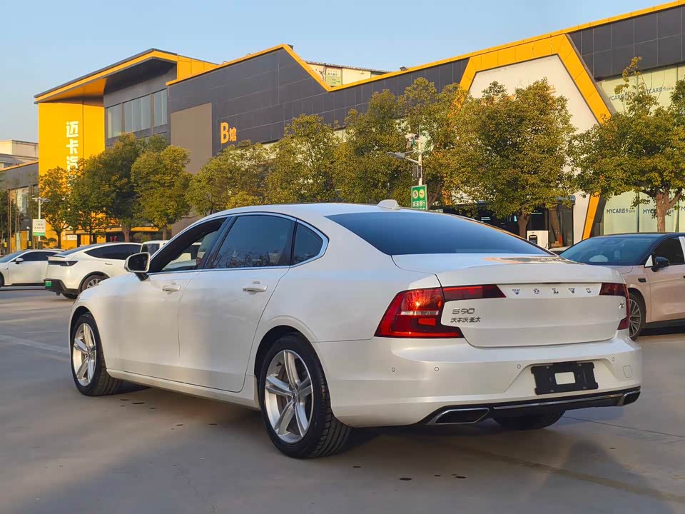 Volvo S90