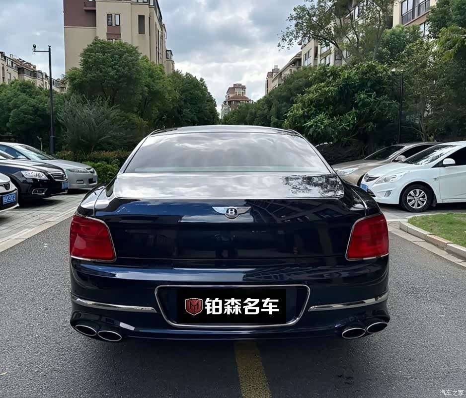 Bentley Flying Spur, 2022 4