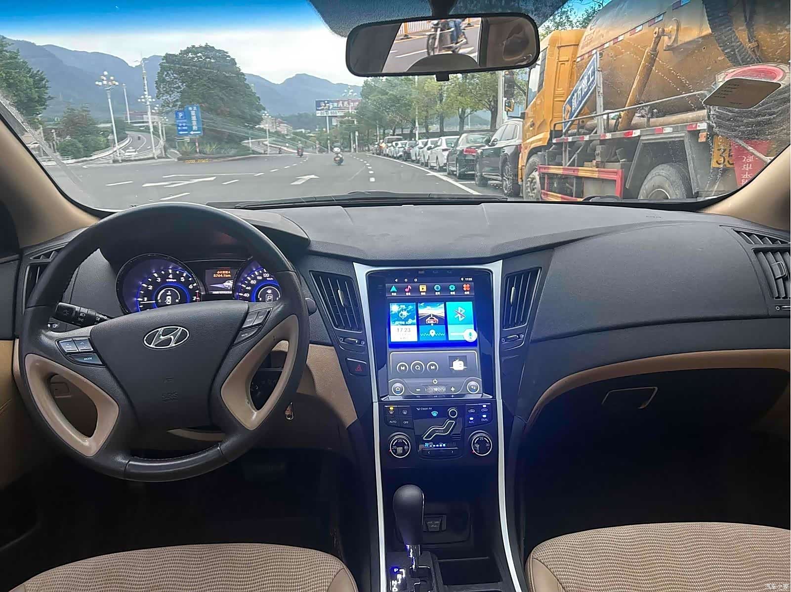 Hyundai Sonata, 2011 8