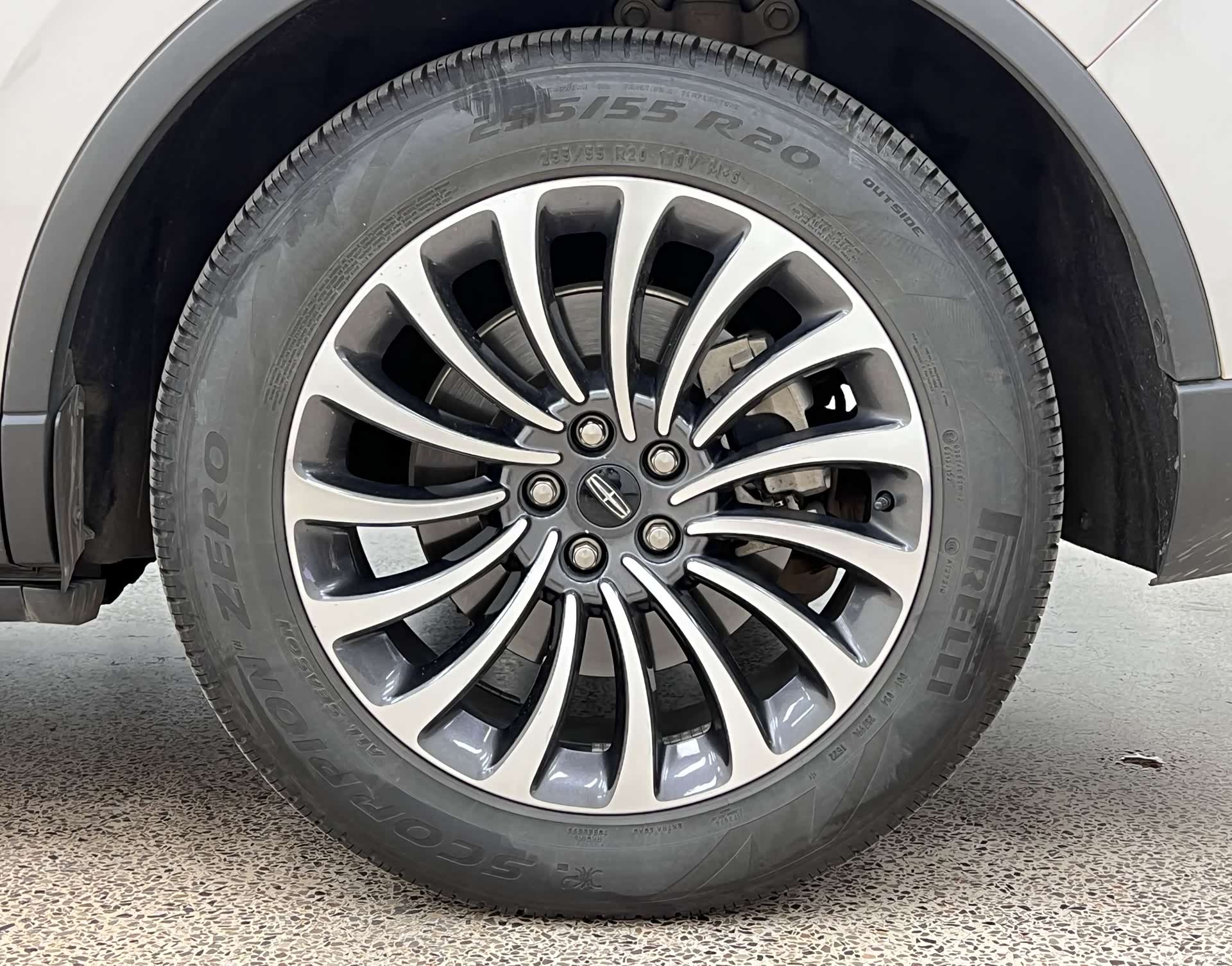 Lincoln Aviator, 2021 10