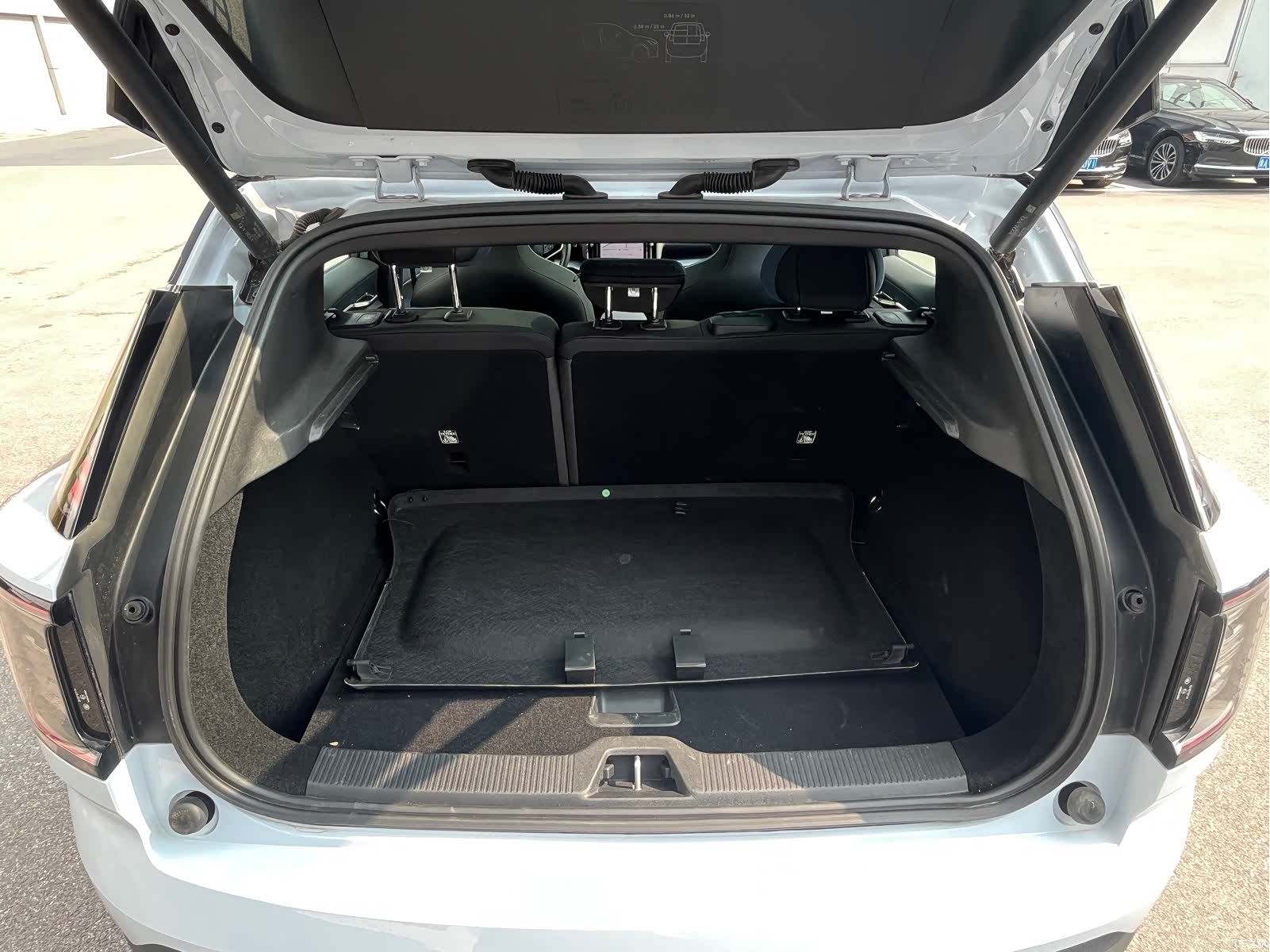 Volvo EX30, 2025 11
