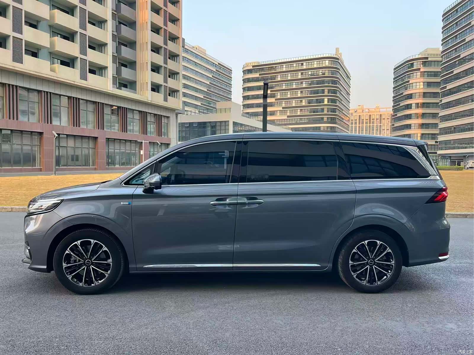 Roewe iMAX8, 2021 7