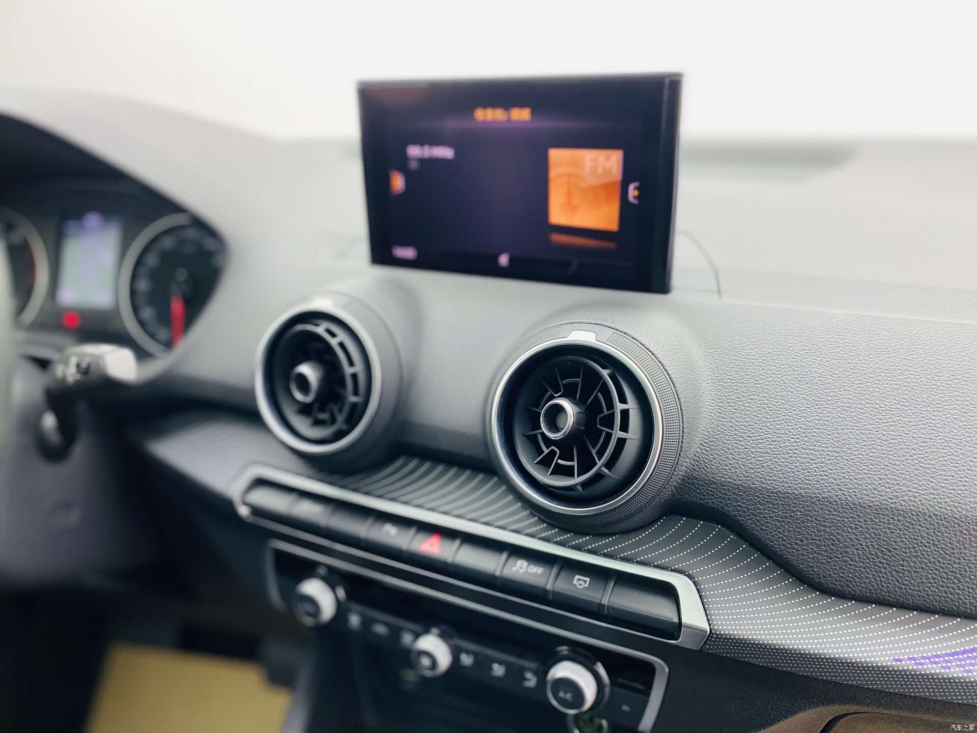 Audi Q2L, 2021 10