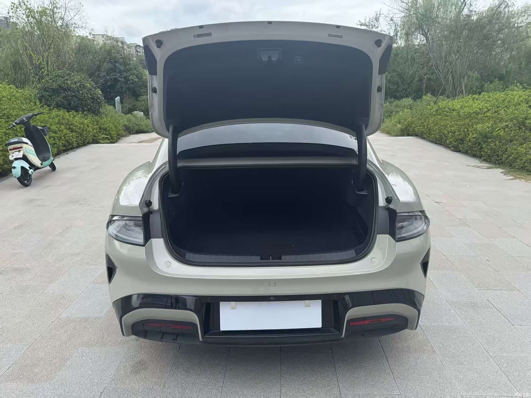 Xiaomi SU7, 2025 10