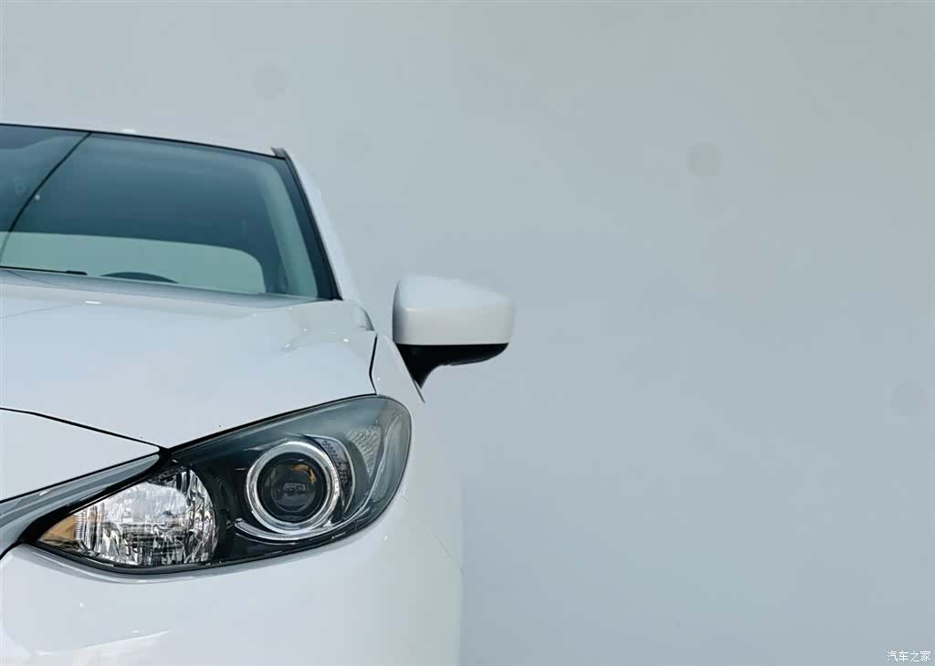 Mazda Mazda3, 2015 10