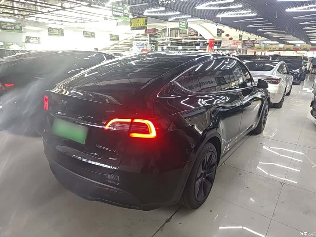 Tesla Model Y, 2023 7