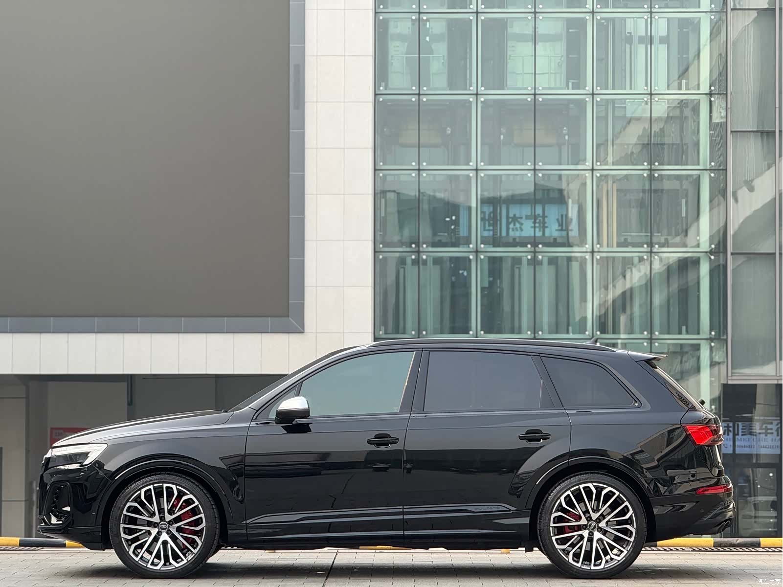 Audi Q7, 2025 7