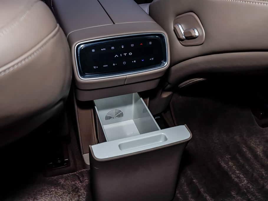 AITO Ask the world M9