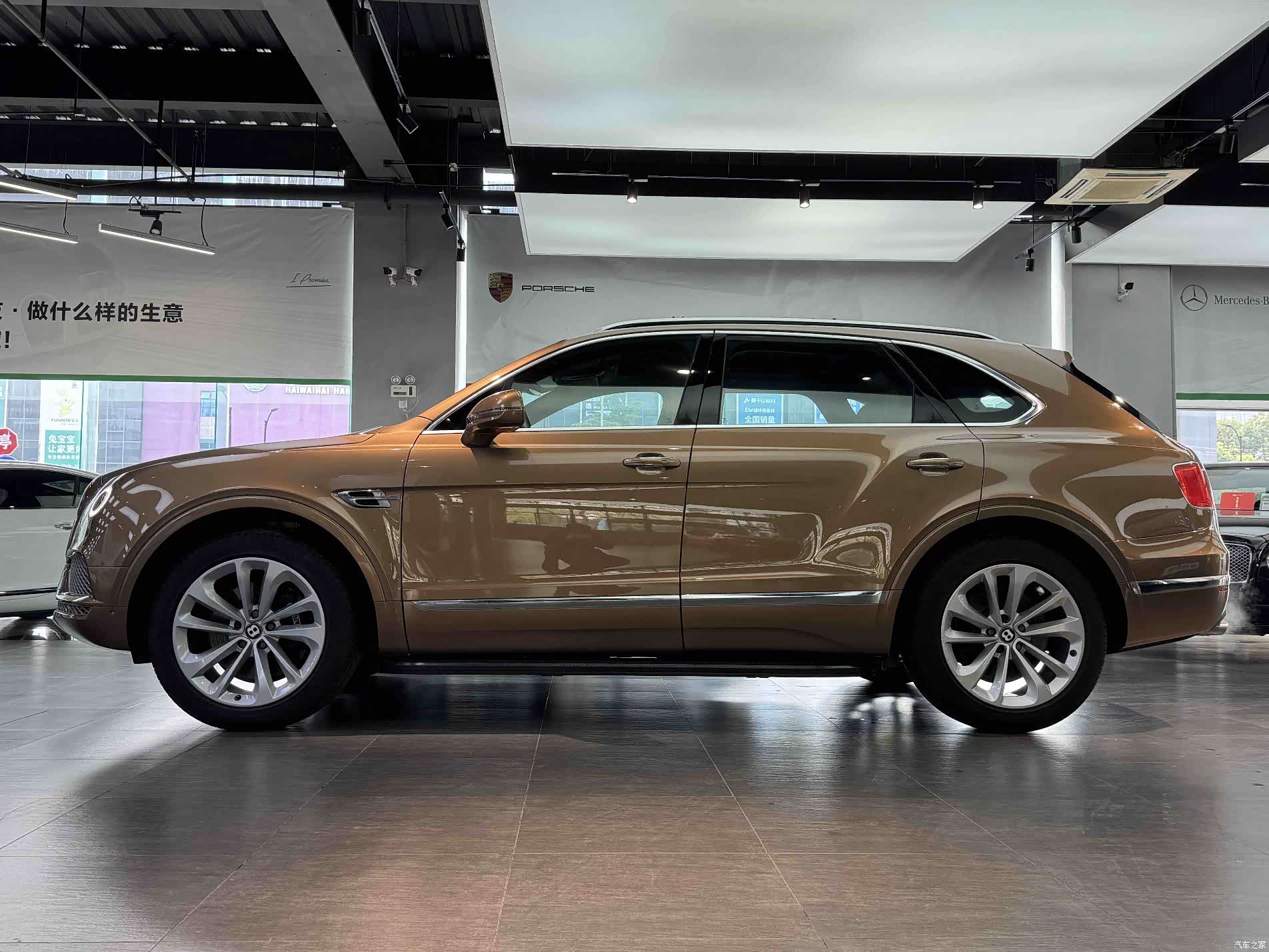 Bentley Bentayga, 2019 19