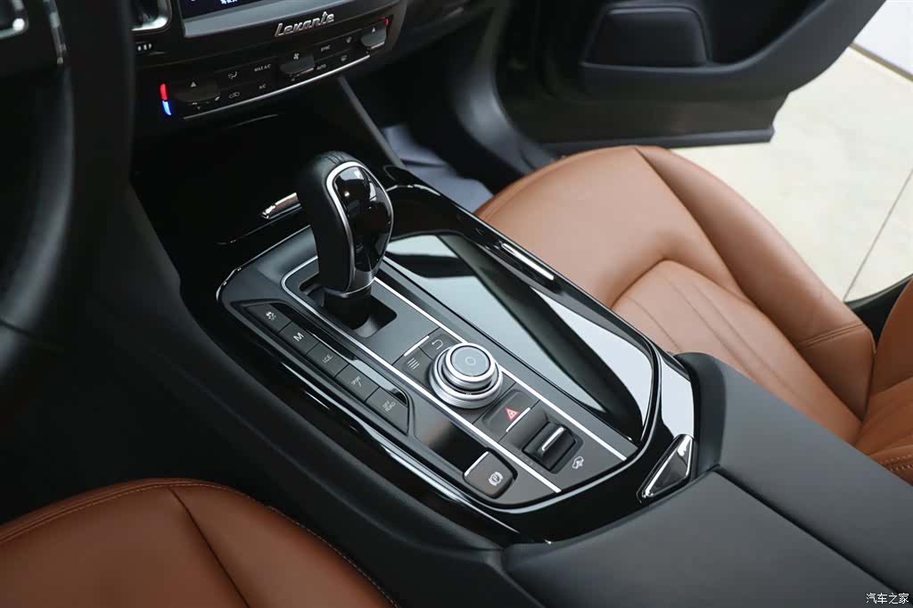 Maserati Levante, 2018 13
