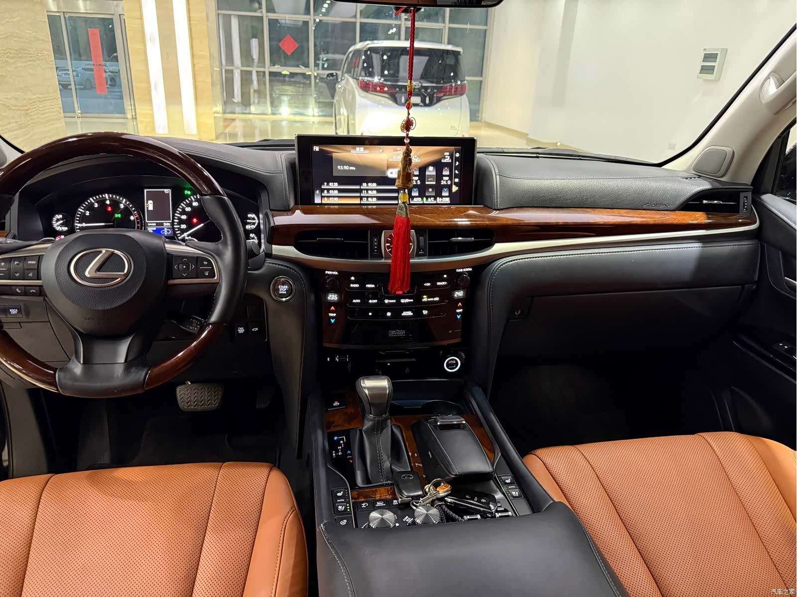 Lexus LX, 2019 16