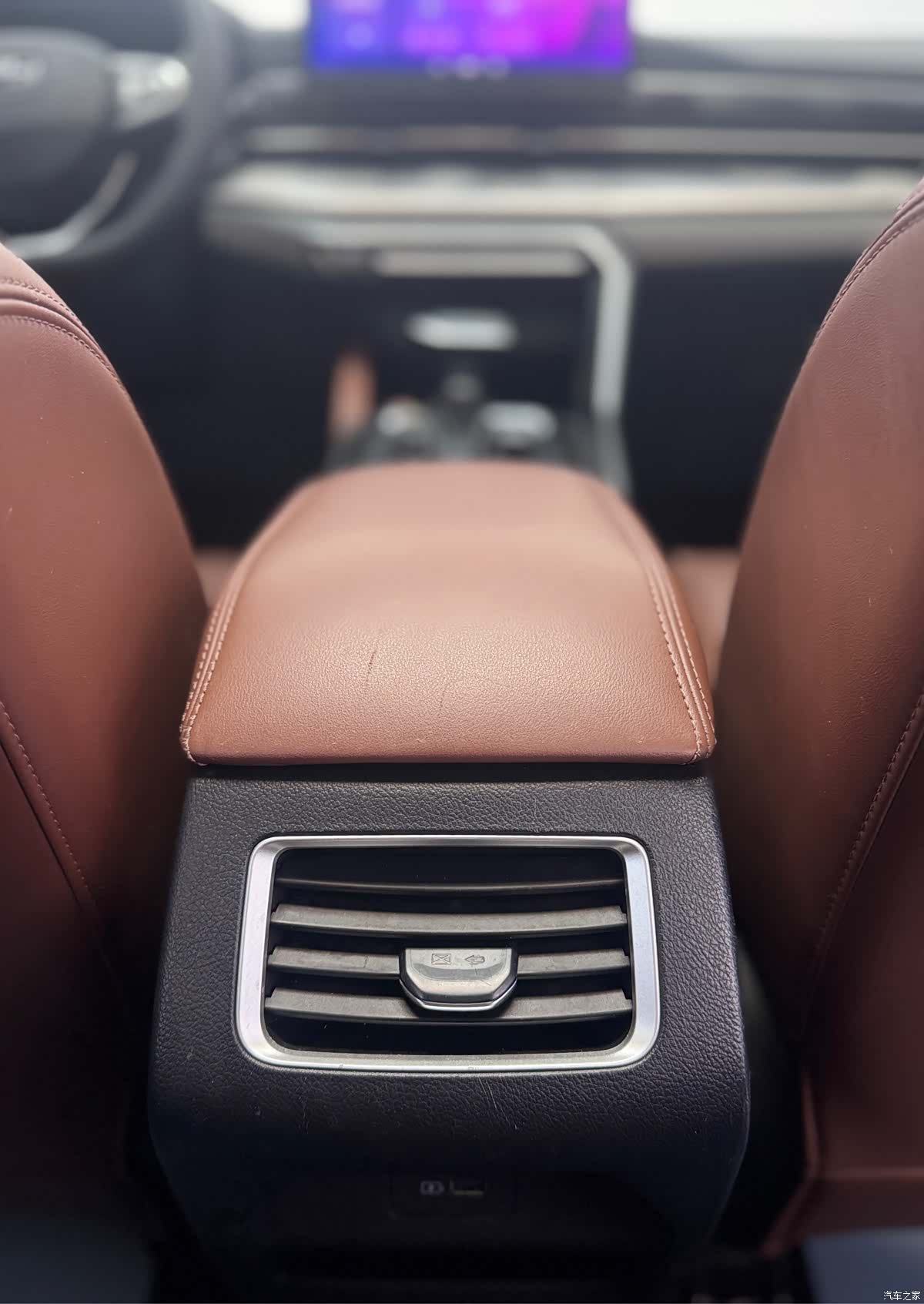 Geely X6, 2022 13
