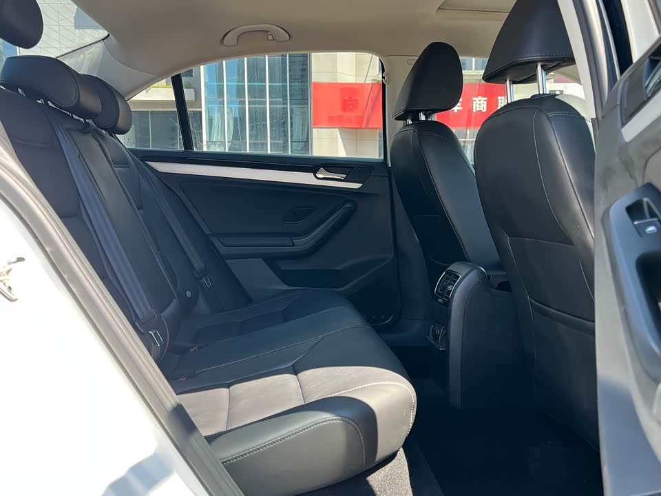 Volkswagen Sagitar Volkswagen Sagitar