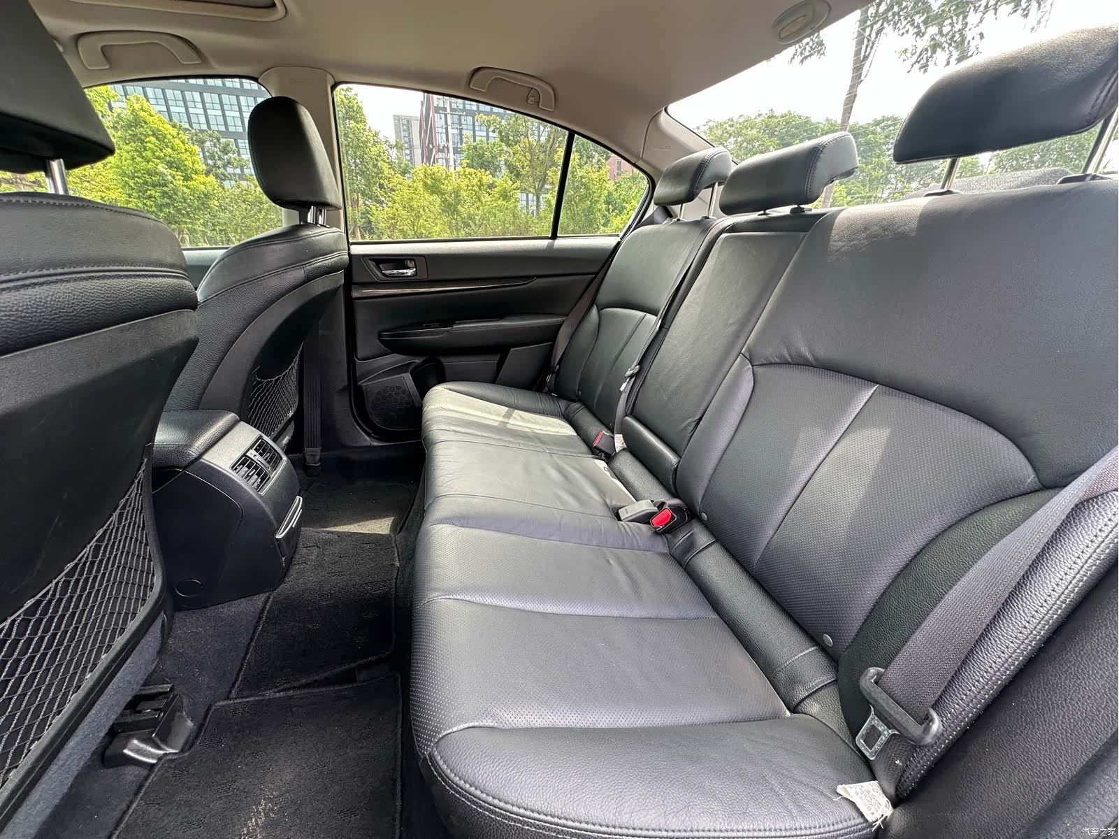 Subaru Legacy, 2011 21