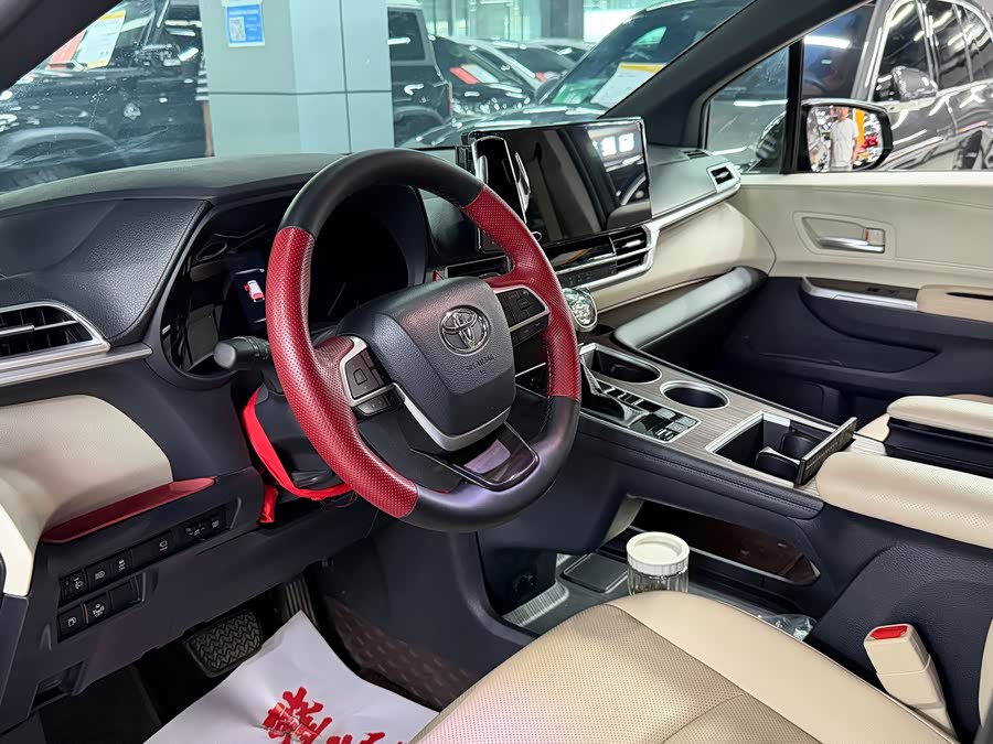 Toyota Granvia 2023, фото 10