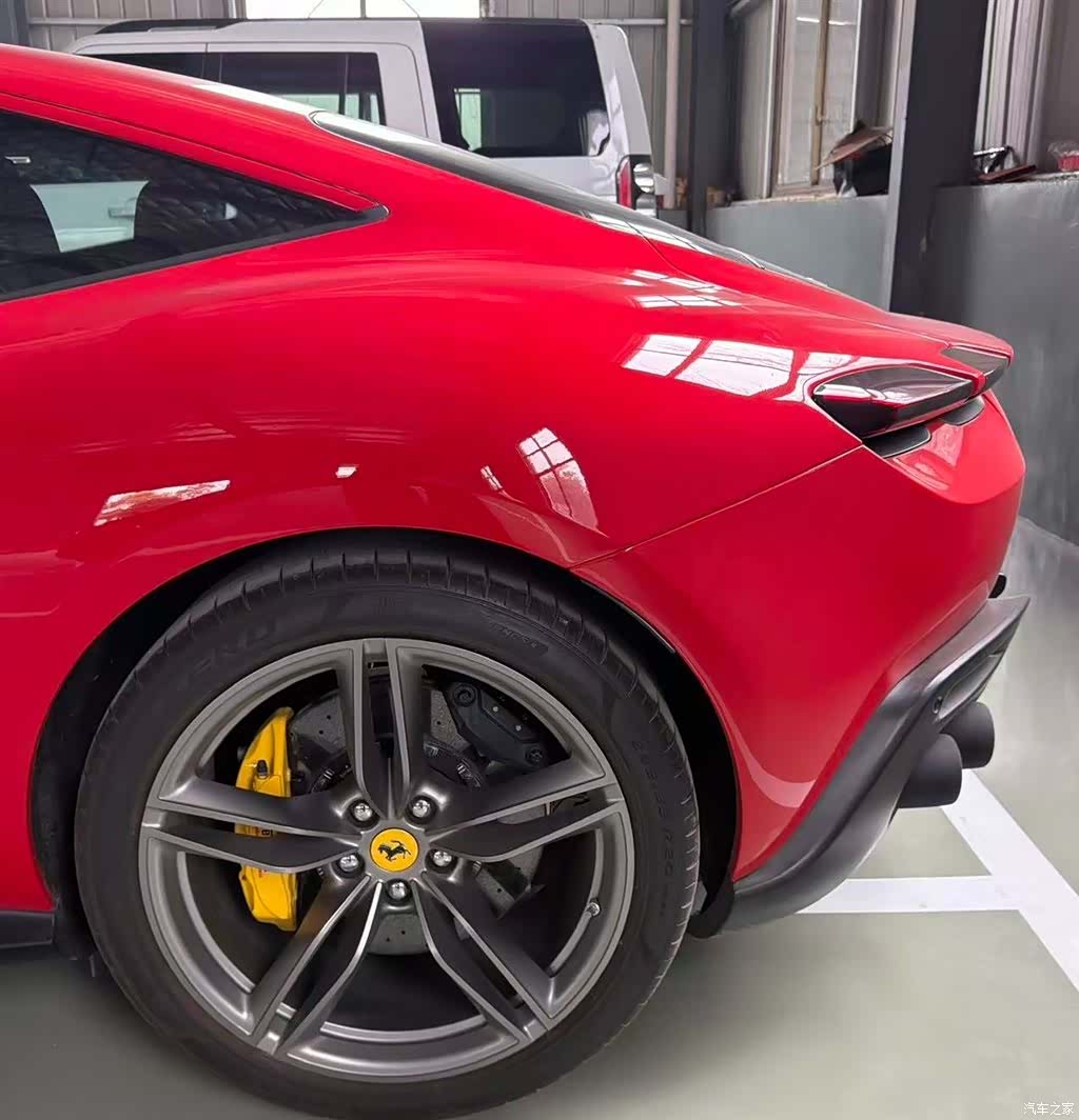 Ferrari Roma, 2022 3