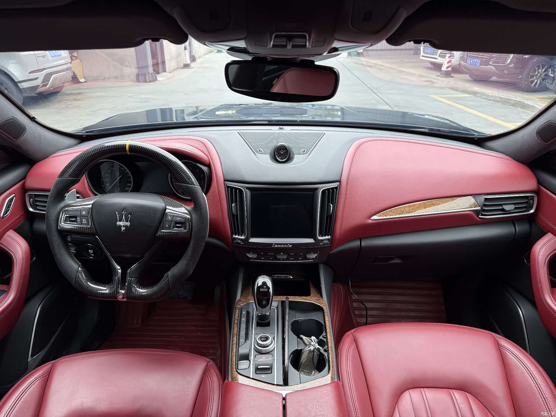Maserati Levante, 2018 все фото