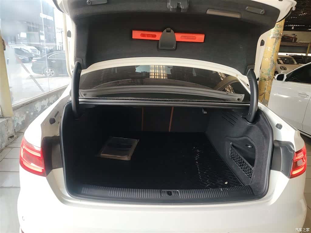 Audi A4L, 2019 15