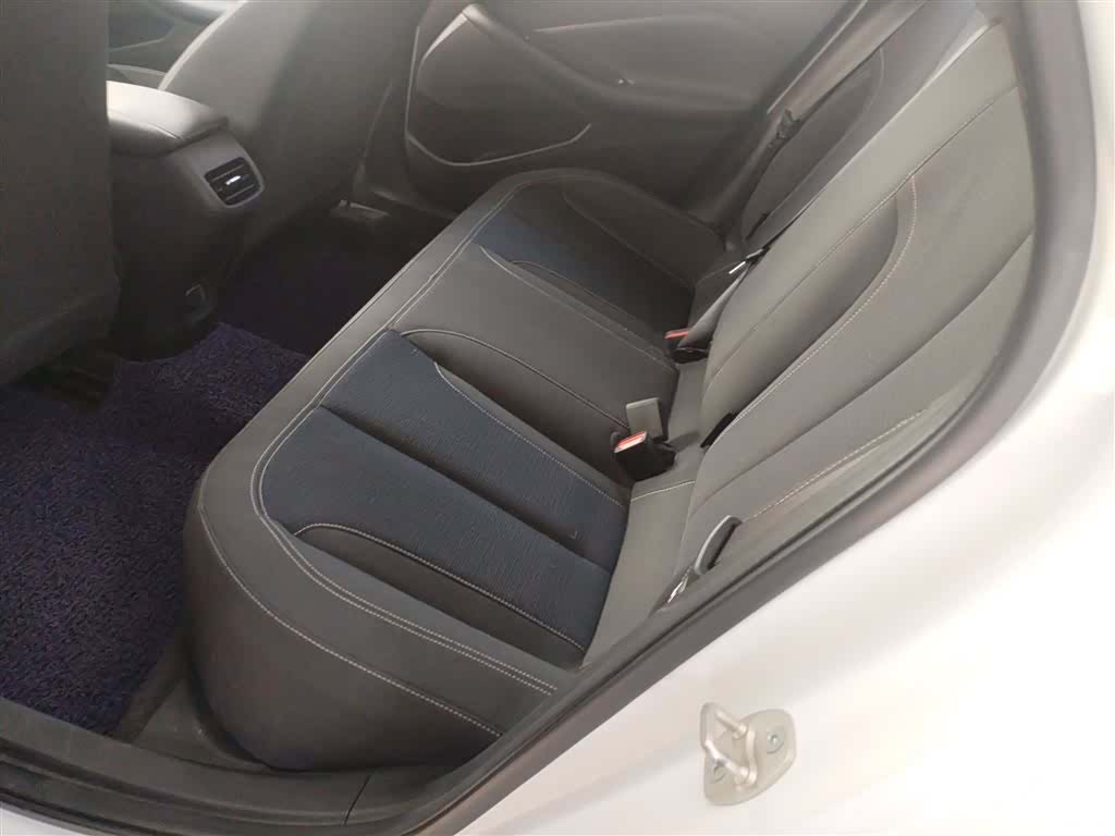 Buick Verano, 2022 10