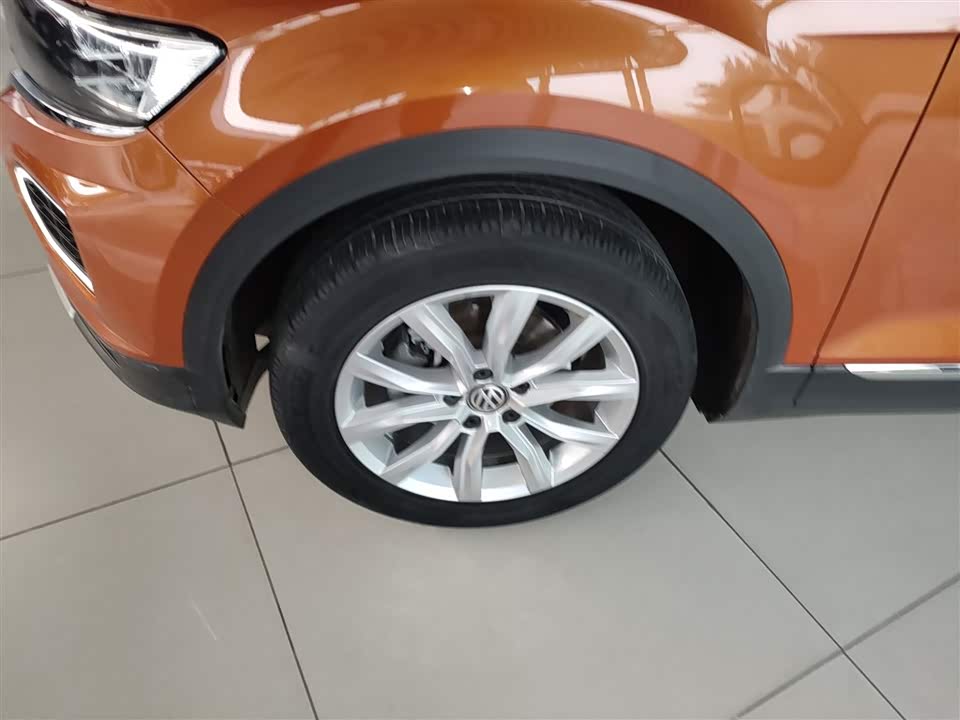 Volkswagen T-ROC exploring Songs