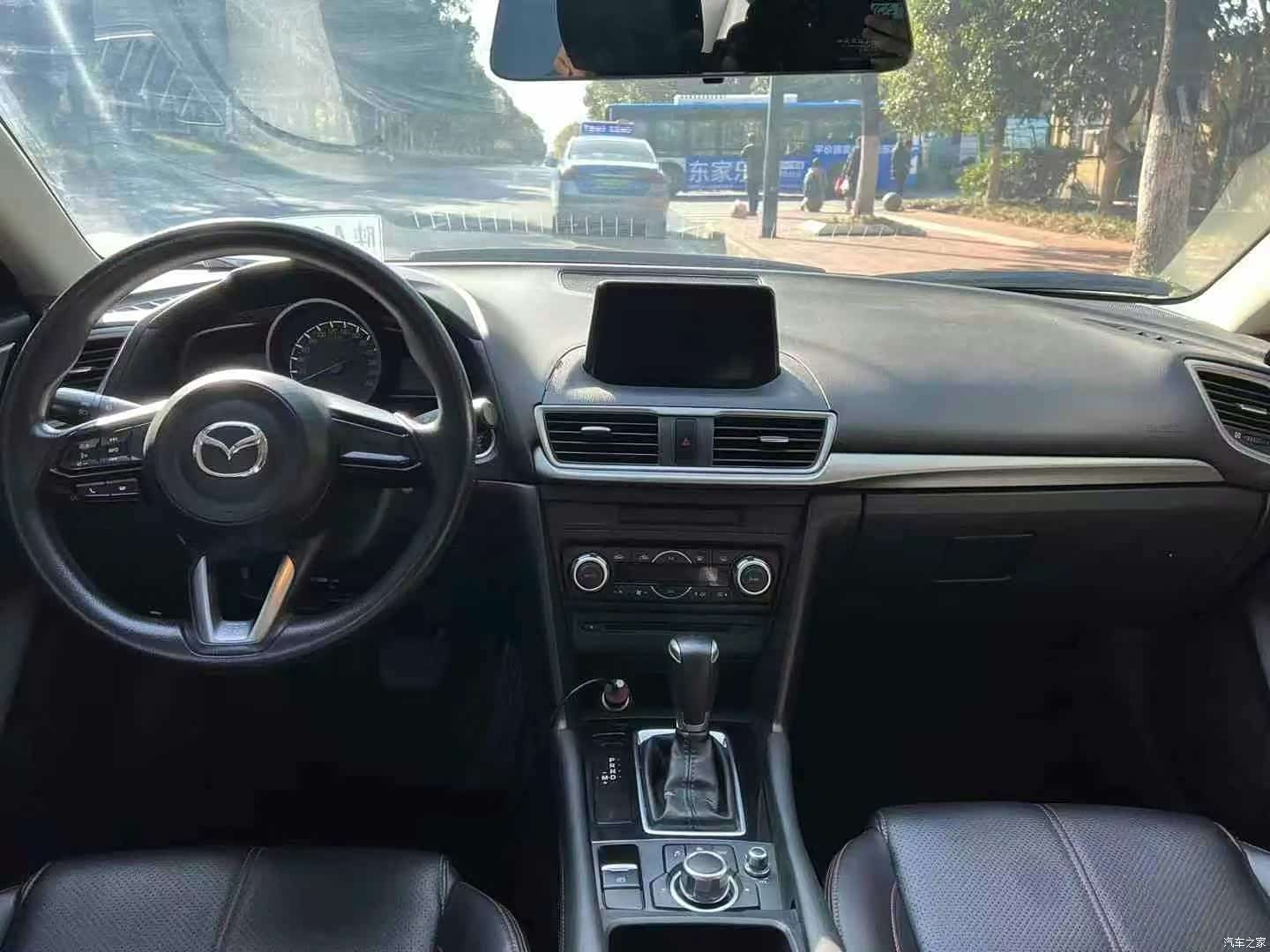 Mazda Mazda3, 2017 6