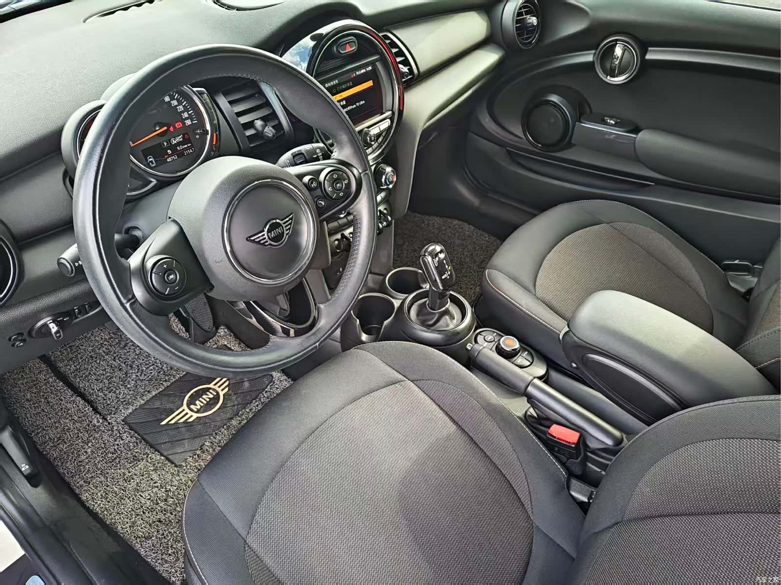 Mini ONE, 2019 10