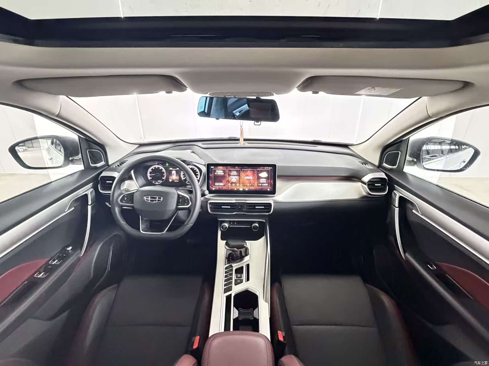 Geely Coolray, 2022 11