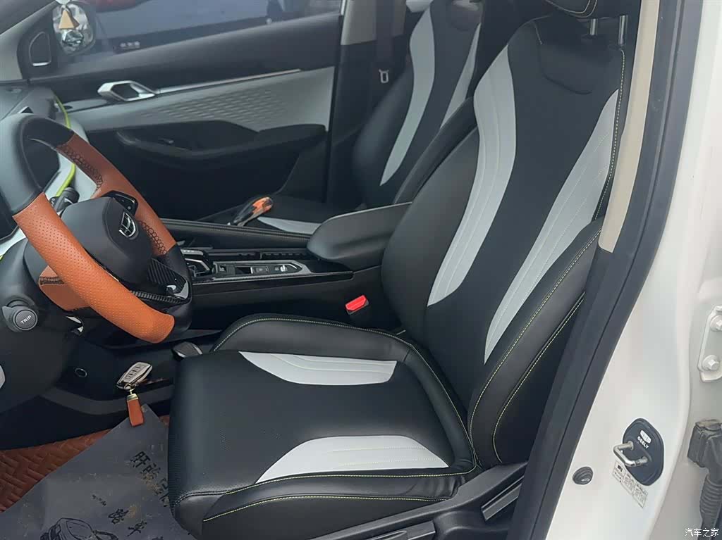 Geely Coolray, 2022 19