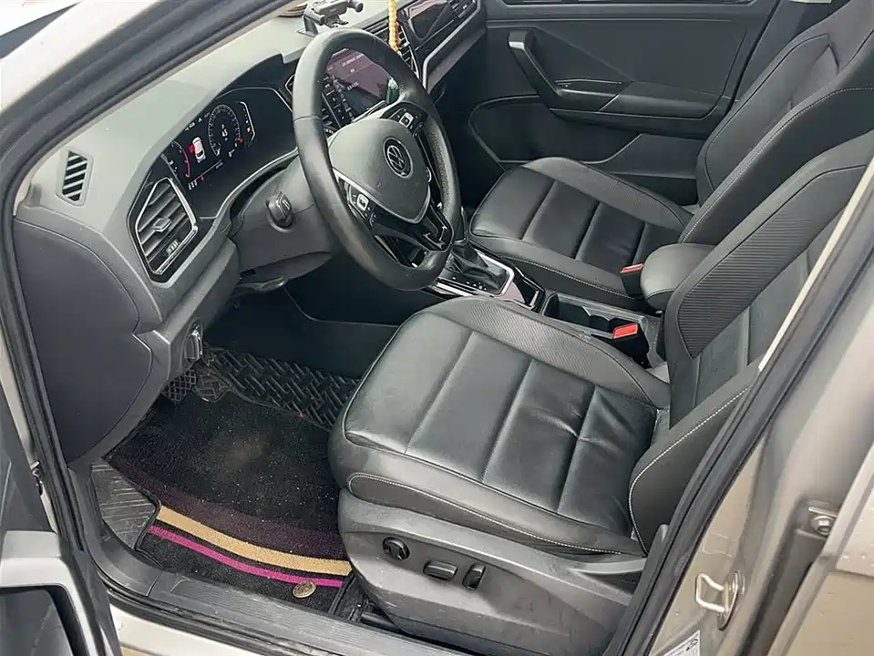 Volkswagen T-ROC exploring Songs