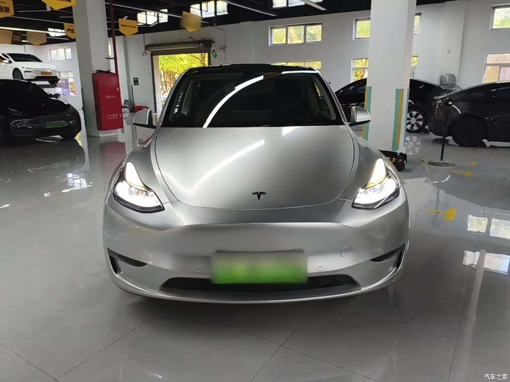 Tesla Model Y, 2021 3
